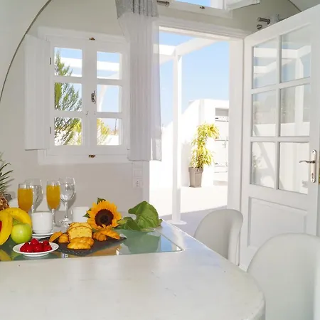Cally Cave House Fira (Santorini)